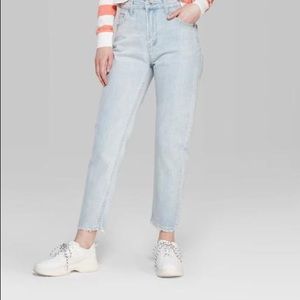 HP 🎉 Light Wash High Rise Mom Jeans